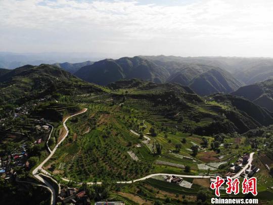 清水县交通基础设施建设成效明显,内外畅通水平得到不断提升。 杨艳敏 摄