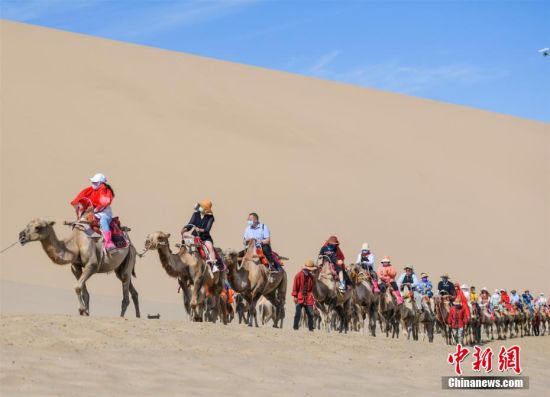 进入7月以来,丝绸之路国际文化旅游名城甘肃敦煌迎来了旅游旺季。