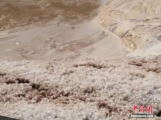 图为冰雹灾害。 张晶晶 摄