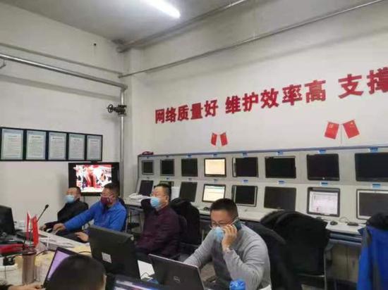甘肃移动员工正在工作。(受访者供图)