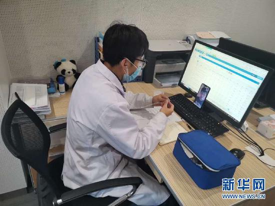 言语矫治师正在工作。受访者供图