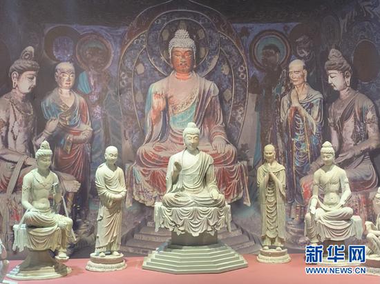 3D打印的敦煌雕塑。新华社记者 张玉洁 摄