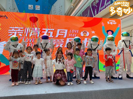 图为南宁站发布会现场。