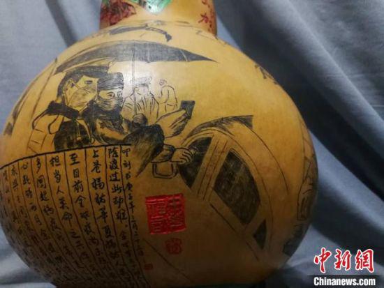 图为在抗“疫”一线默默奉献的平民英雄。 徐雪 摄