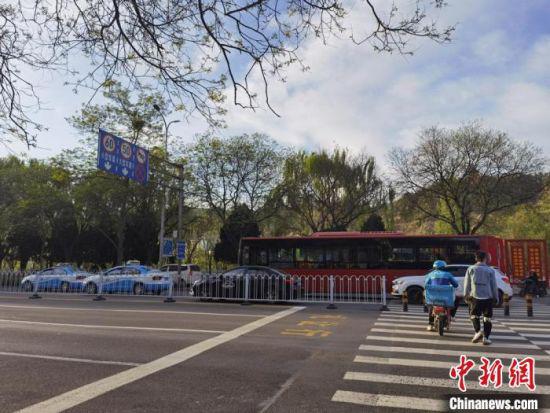 图为兰州市主城区禁鸣标识。 张婧 摄