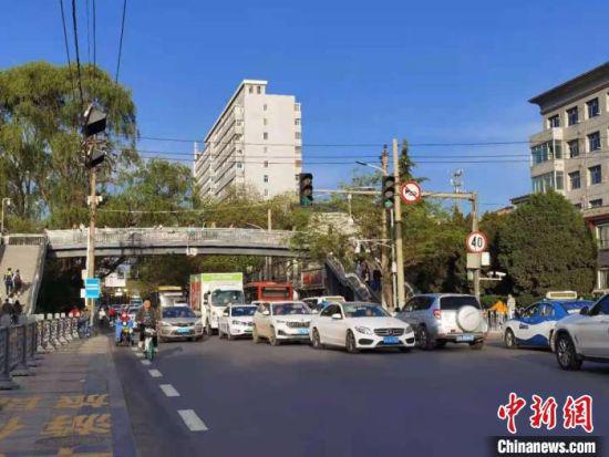 4月28日,甘肃省生态环境厅披露,去年该省生态环境系统受理噪声污染投诉占环境信访投诉案件总量过半。 张婧 摄