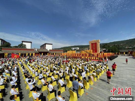 6月22日,“二〇二一(辛丑)年公祭中华人文始祖伏羲大典”在甘肃省天水伏羲庙举行。图为活动现场。 高展 摄