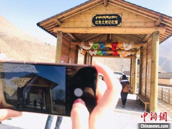 甘肃甘南州博峪村挖掘红色基因,红色“臧家乐”成为该村“名片”。 (资料图) 艾庆龙 摄