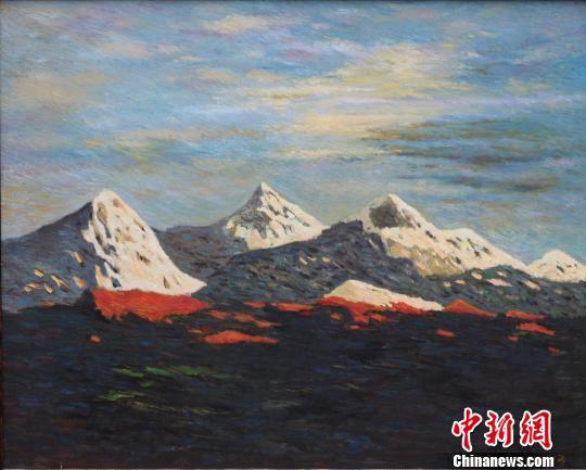 图为甘肃籍青年油画家牛浩东创作的《五彩祁连》油画作品。 钟欣 摄