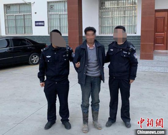 图为警方抓获犯罪嫌疑人包某。宕昌县公安局供图