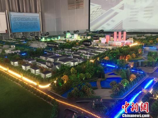 图为规划面积2.83平方公里的西部药谷产业园的沙盘模型。 钟欣 摄