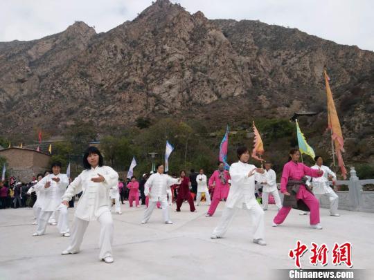 图为文艺演出。 崔琳 摄