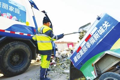 保洁员清运垃圾