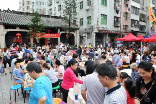 往年侯王诞的大盆菜宴都设在郑氏祠堂