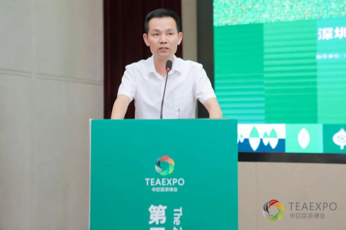 第二届兰州茶博会项目经理刘永鹏汇报展会情况
