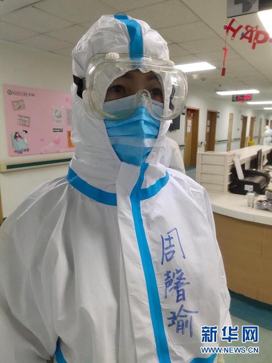 在武汉市中心医院工作的周馨瑜(资料照片)。新华社发
