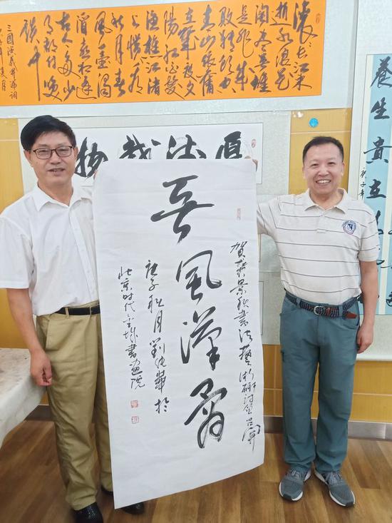 刘纯华题“晋风汉骨”赠送老战友龚景秋