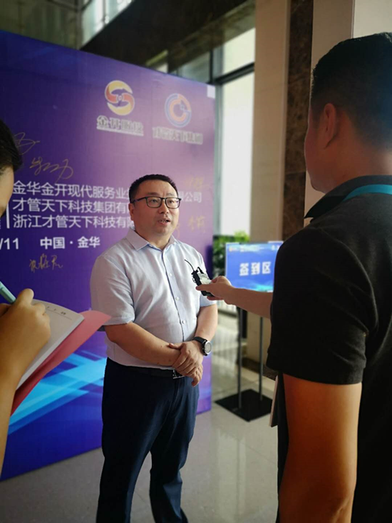 集团总裁朱启功接受采访