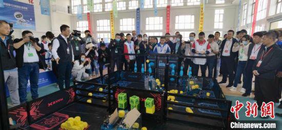 5月13日,第二十届中国青少年机器人(甘肃赛区)竞赛在张掖市山丹县开幕。 魏建军 摄