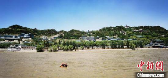 图为兰州城区白塔山。(资料图) 魏建军 摄