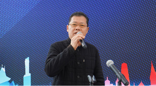 贵州龙洞堡物流港置业有限公司副总经理刘黔俊主持会议