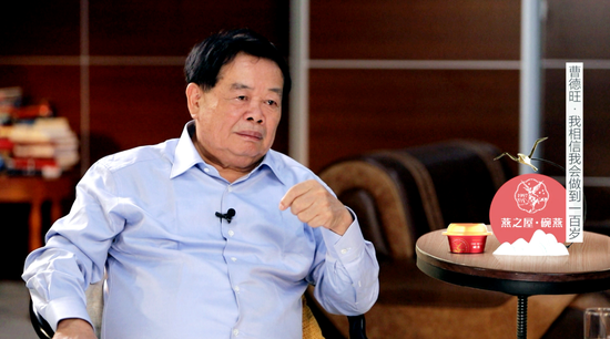 图:曹德旺在采访中感概过往