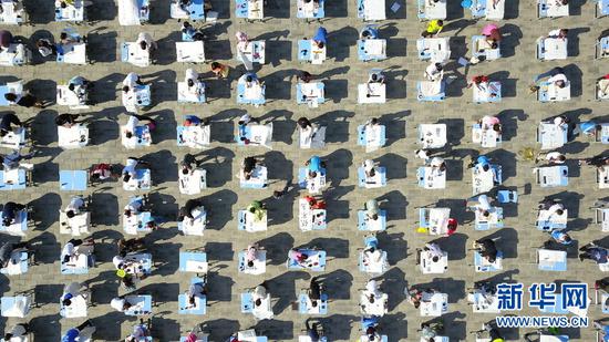 来自兰州市各中小学的390名选手欢聚一堂,挥毫泼墨、一较高低。