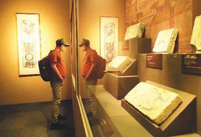 “图画众生——河西画像砖上的古人生活”展览现场。杜建坡摄
