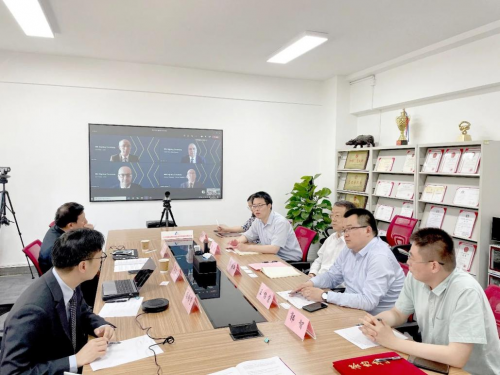 现场进行热烈讨论和技术交流。