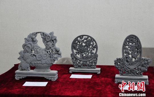 图为雕刻作品。 赵安生 摄