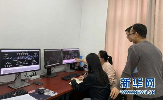 老挝在华留学生参与项目讨论(兰州交大供图)