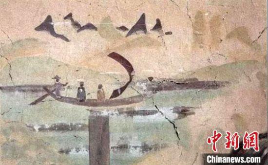 “一人摇橹晃扁舟,两人撑篙水上漂。”图为莫高窟第323窟《摇橹帆船》(初唐)。 敦煌研究院供图
