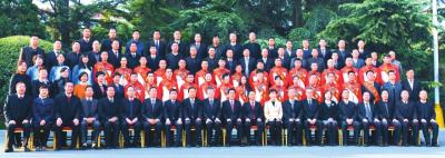 二、省委、省政府领导接见我省参赛第十三届全国运动会体育健儿