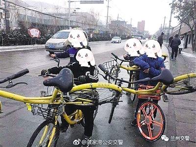 被拦小学生 西部商报记者 郭秀睿 供图
