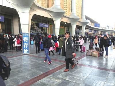 旅客进站 □资料照片