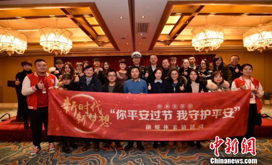 本次活动整合了纸媒、电视、广播、网络、手机客户端、政务发布等平台资源,将对兰州市15家单位的38个点进行采访。 韦占德 摄