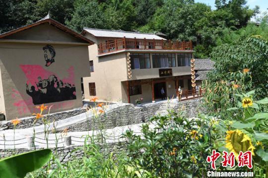 资料图。图为甘肃康县通过美丽乡村建设,发展山水旅游。 杨艳敏 摄