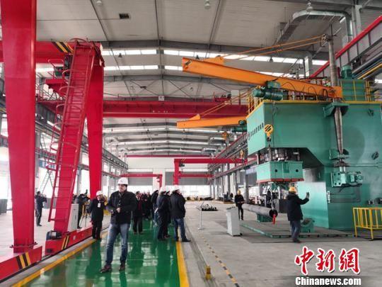 资料图:图为甘肃建投位于兰州新区的装备制造生产线。 冯志军 摄