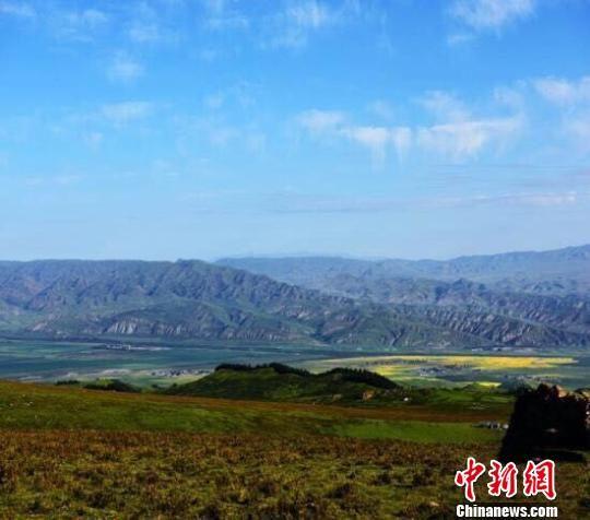 资料图:图为初秋的祁连山景色。 武学峰 摄