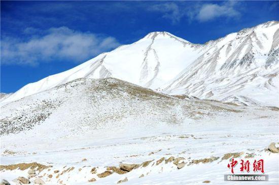银装素裹雪景美如画。 高宏善 摄