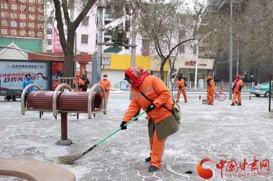 环卫工人们辛苦了,向你们致敬!