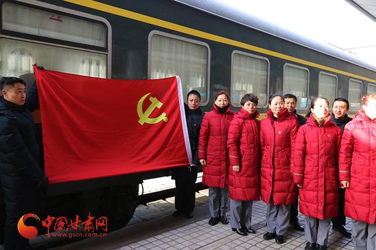 中国铁路兰州局集团公司兰州客运段的员工们