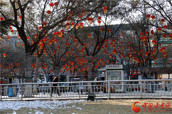 兰州东方红广场上的红灯笼