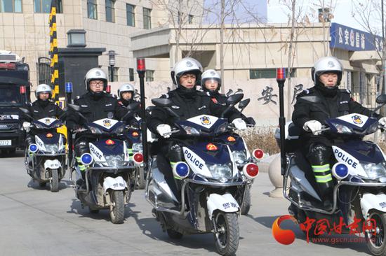 榆中县公安局快反二分队出警巡逻