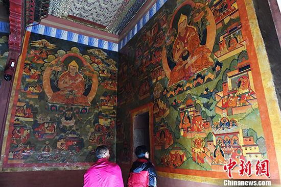 甘肃夏河拉卜楞寺佛殿中被保护修复的壁画实景。 中新社记者 杨艳敏 摄