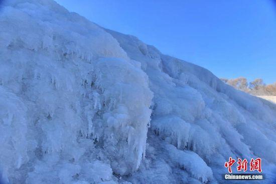 冰瀑景观。武雪峰摄