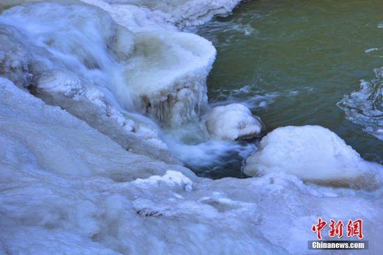 流水成冰。武雪峰摄