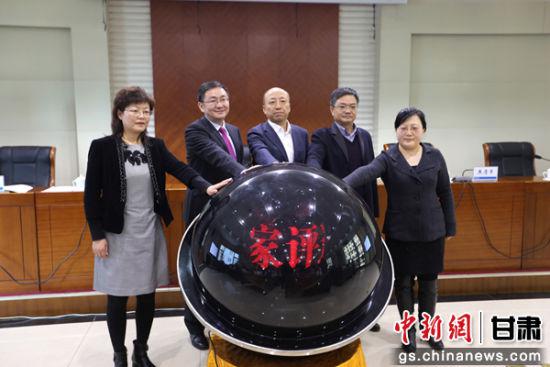 2月1日,第二届“陇上金融家”评选暨“陇上金融家圆桌会议”活动启动发布会在兰州举行。崔琳 摄