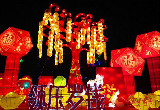 这是2月2日晚,在兰州小西湖公园拍摄的彩灯。中国甘肃网记者 宋芳科 摄