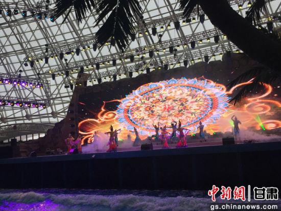 图为园区内水乐园温暖如夏。杨娜 摄